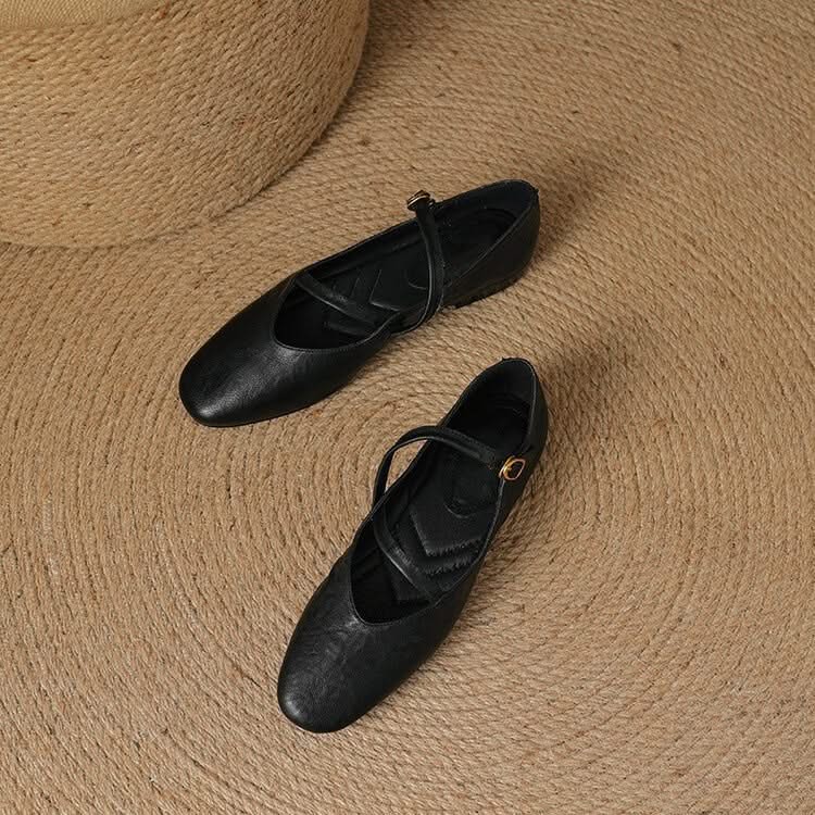 Non-slip womens ballet flats, offering superb comfort & style. Versatile closed-toe shoes for daily wear.