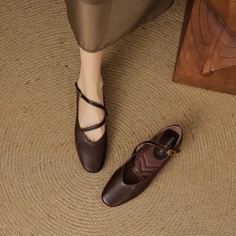 Everyday comfortable womens flats with adjustable strap & supportive closed toe. Stylish for any occasion.