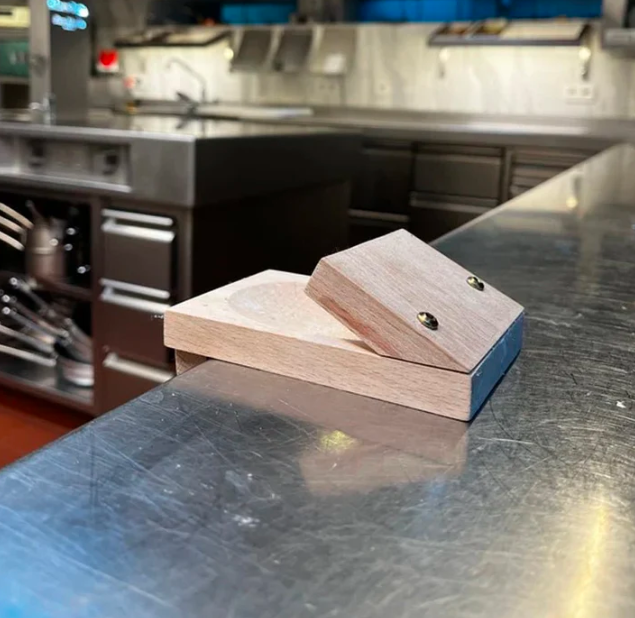 High-quality wooden oyster shucking clamp for safe, quick seafood preparation at home.